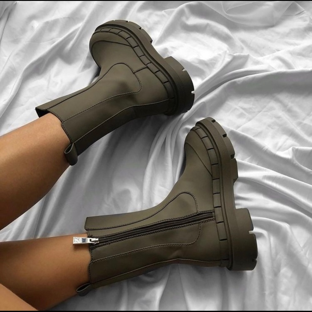 ZARA LOW HEEL RUBBERIZED ANKLE BOOTS